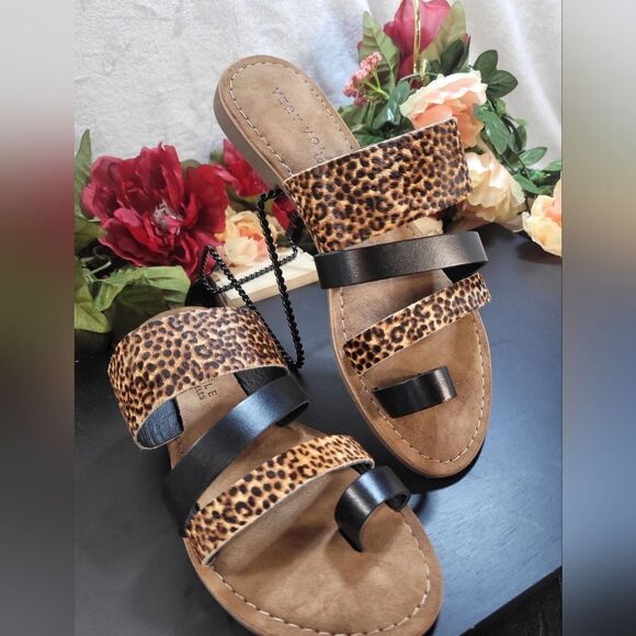 NIB Very Volatile Moshi Sandal - Picture 3 of 8